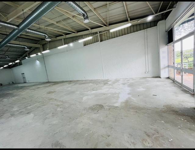 300M² RETAIL TO LET IN FOURWAYS